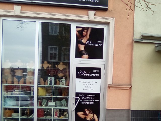 Oklejenie witryny dla Butiku Vivienne