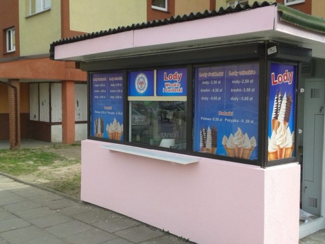 Czas na lody! Oklejenie kiosku gastonomicznego.