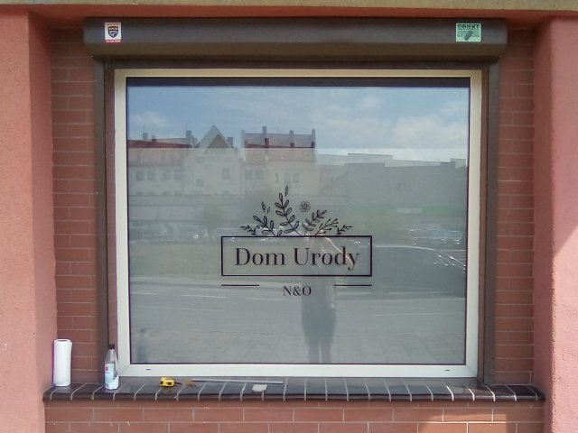 Oklejenie witryny dla Firmy Dom Urody N&O