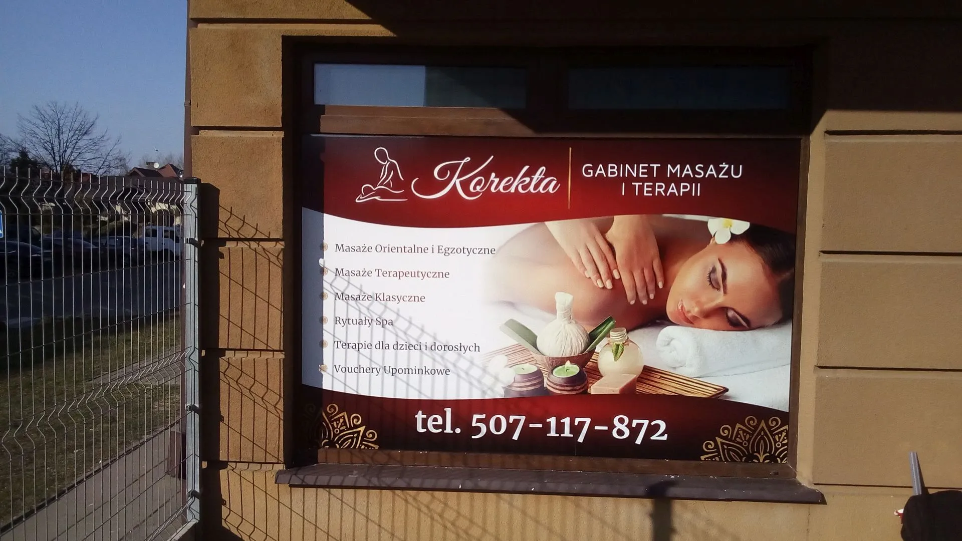 Oklejenie witryny dla Korekta - Gabinet masażu i terapii