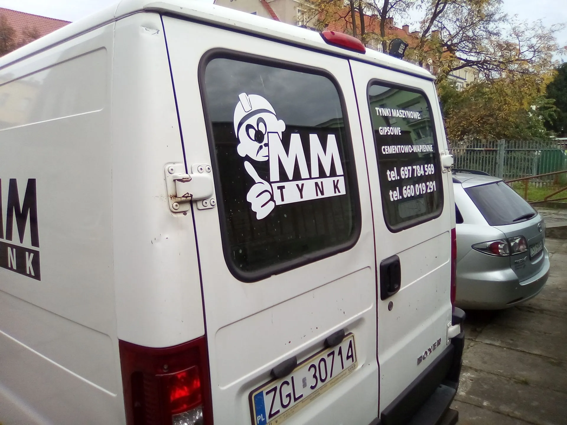 Kolejny wyklejony samochód dla MM Tynk