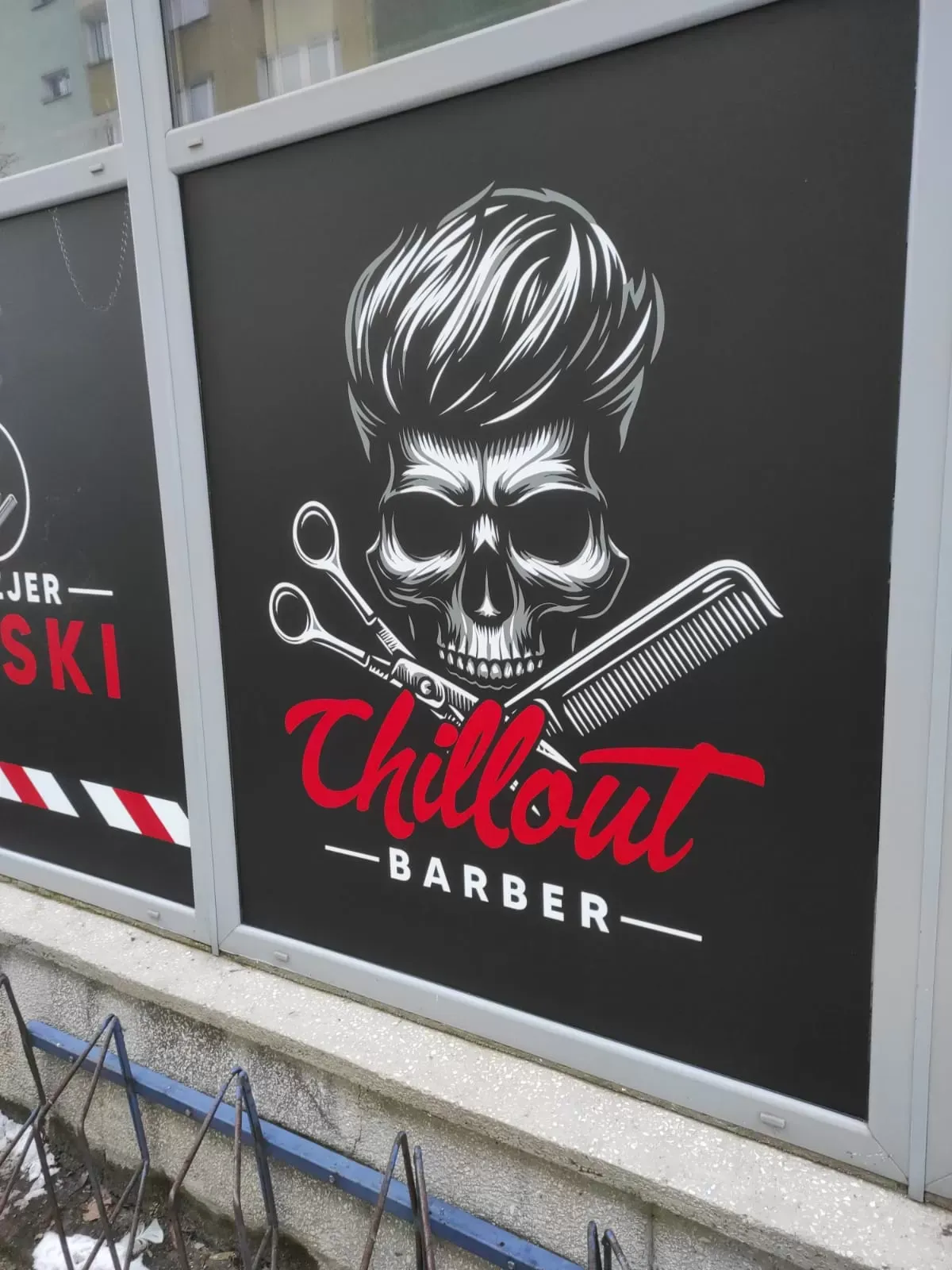 Oklejenie witryny dla Salonu Chillout Barber
