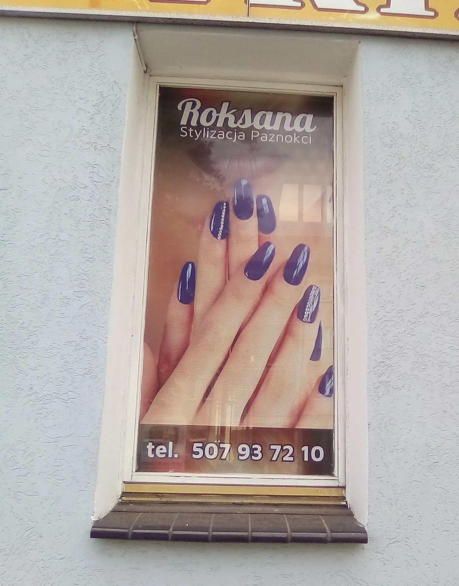 Oklejenie kasetonu i okna folią OWV dla Wenus Salonu fryzur