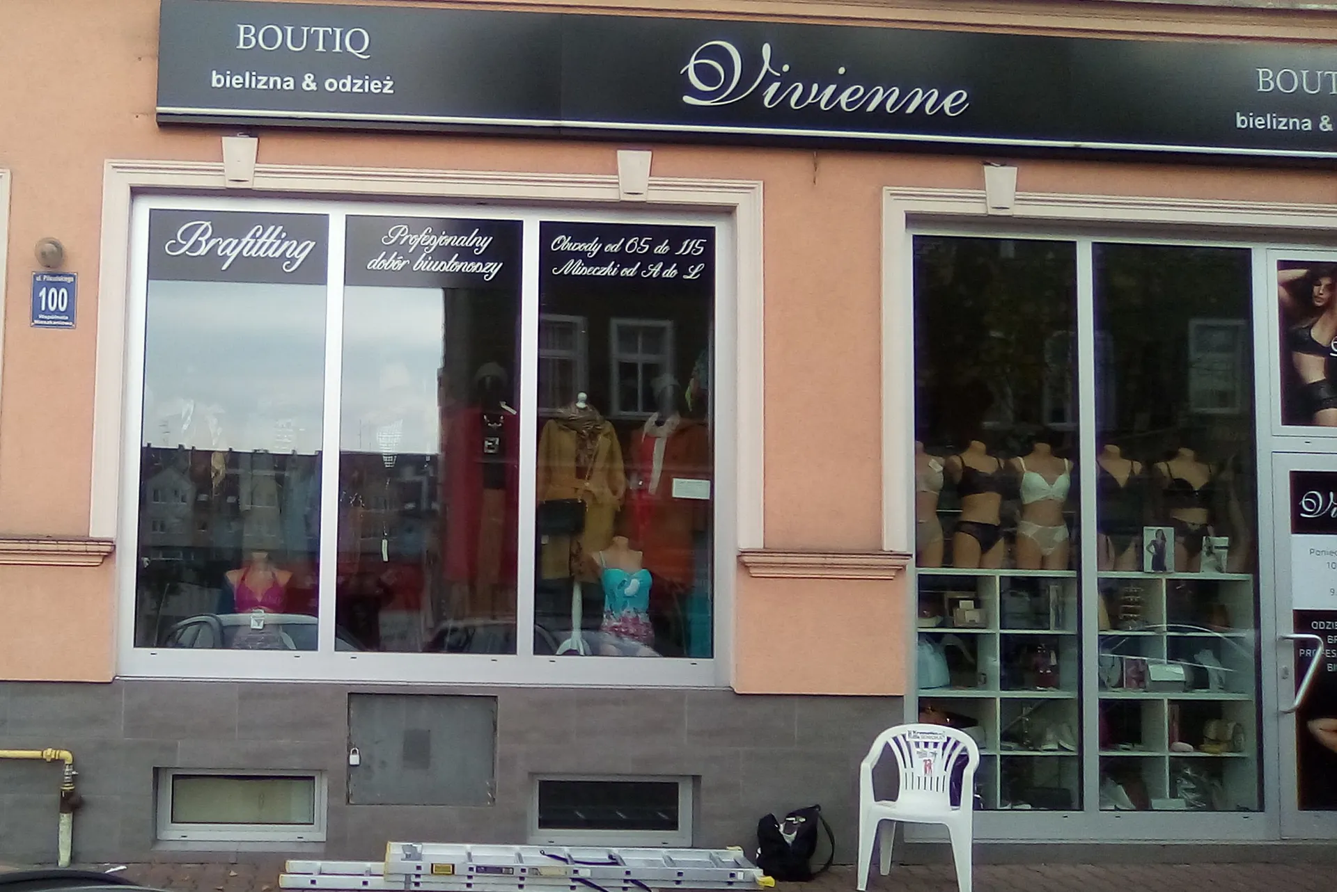 Oklejenie witryny dla Butiku Vivienne