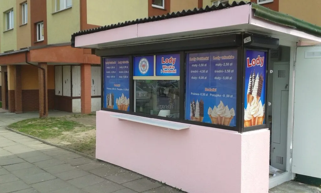 Czas na lody! Oklejenie kiosku gastonomicznego.