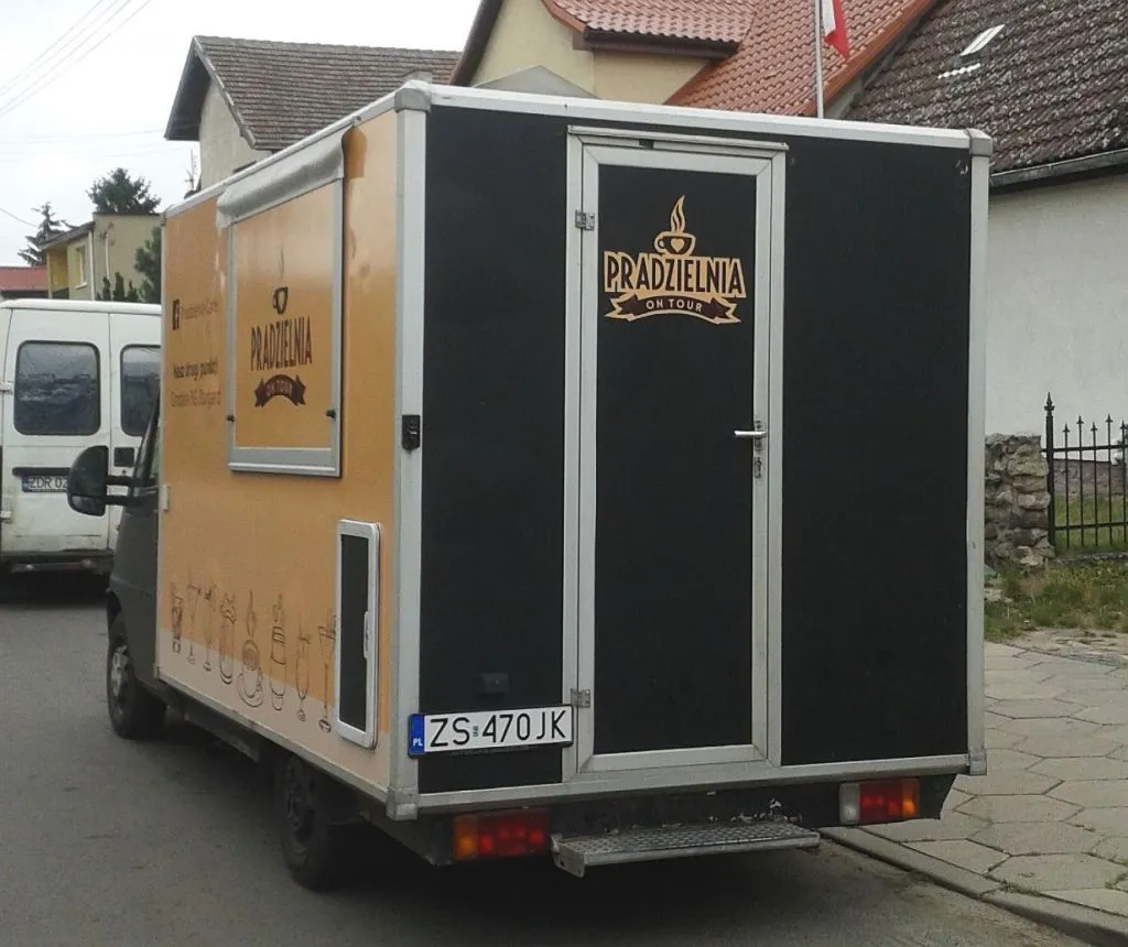 Oklejenie przyczepy gastronomicznej dla Pradzielnia On Tour
