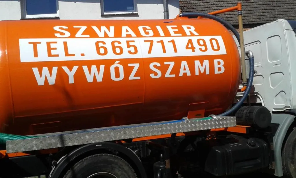 Oklejenie pojazdu asenizacyjnego folią ploterową