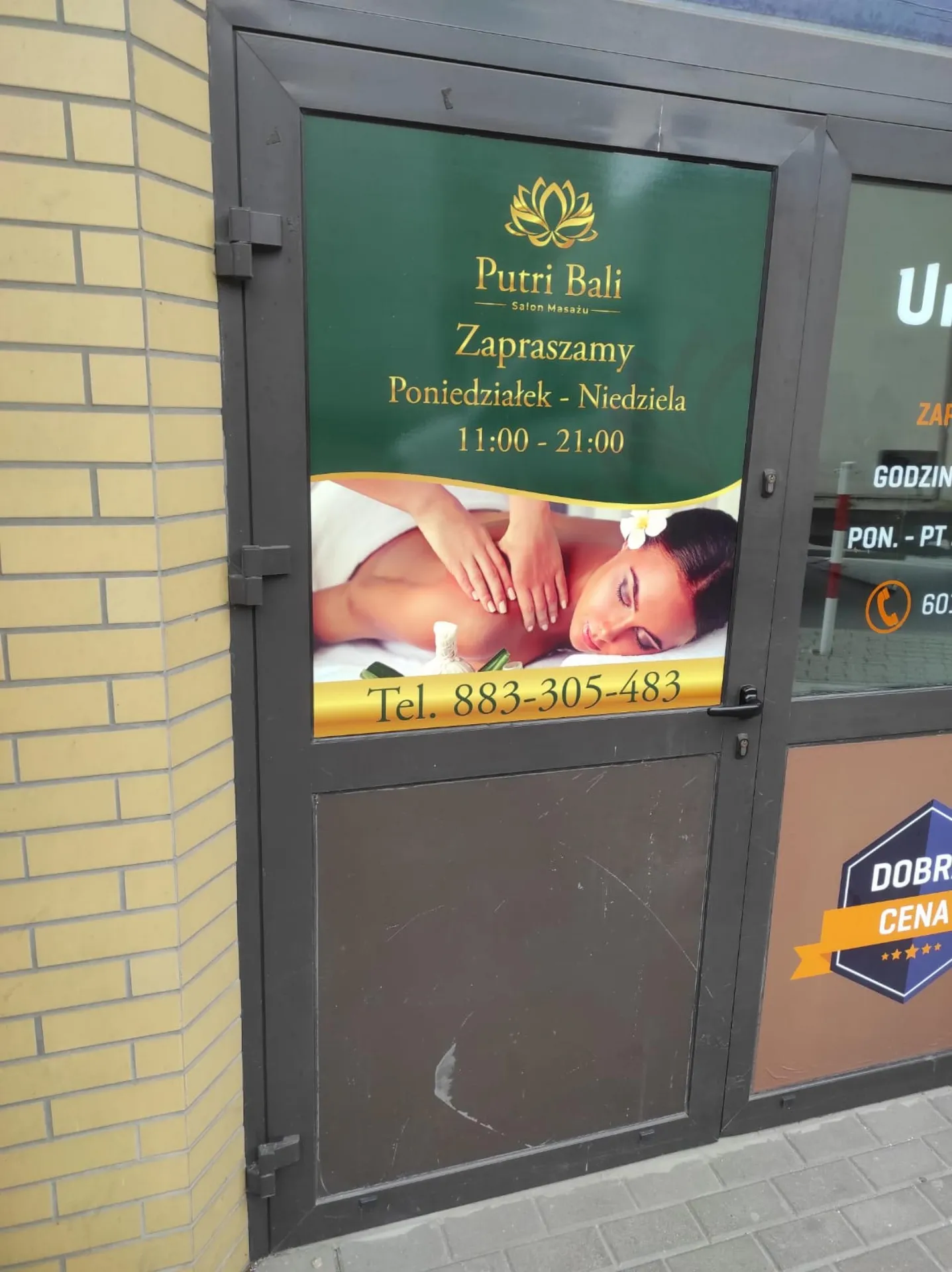 Oklejenie witryny dla Salonu Masażu Putri Bali