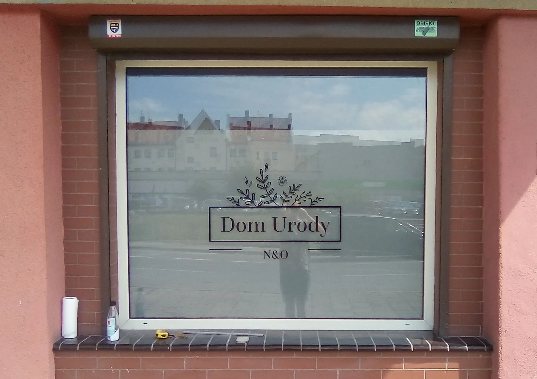 Oklejenie witryny dla Firmy Dom Urody N&O